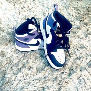 Jordan 1 Mid